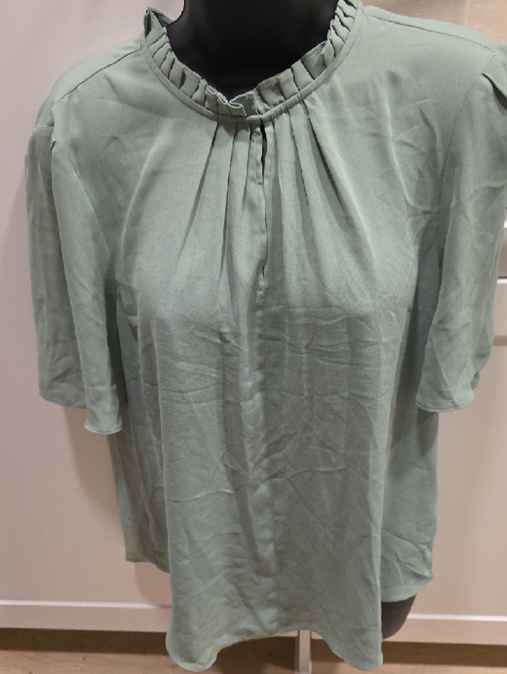 T Tahari Light Sage Ruffle Neck Short Sleeve Blouse
